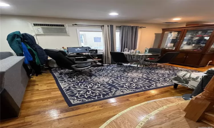 3 Doxsey Place, New York, NY, 3 Bedrooms Bedrooms, 6 Rooms Rooms,1 BathroomBathrooms,Residential,For Sale,Doxsey,L3593120