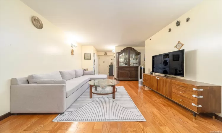 64-34 Grand Central Parkway, New York, NY, 2 Bedrooms Bedrooms, 5 Rooms Rooms,2 BathroomsBathrooms,Residential,For Sale,Grand Central,L3593262