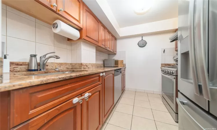 64-34 Grand Central Parkway, New York, NY, 2 Bedrooms Bedrooms, 5 Rooms Rooms,2 BathroomsBathrooms,Residential,For Sale,Grand Central,L3593262