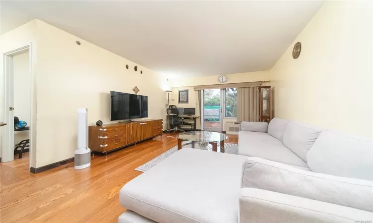 64-34 Grand Central Parkway, New York, NY, 2 Bedrooms Bedrooms, 5 Rooms Rooms,2 BathroomsBathrooms,Residential,For Sale,Grand Central,L3593262