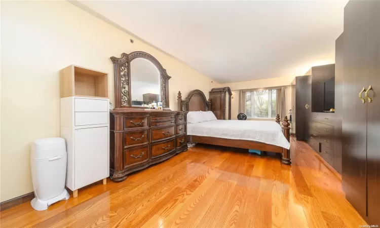 64-34 Grand Central Parkway, New York, NY, 2 Bedrooms Bedrooms, 5 Rooms Rooms,2 BathroomsBathrooms,Residential,For Sale,Grand Central,L3593262