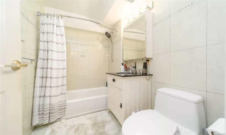 64-34 Grand Central Parkway, New York, NY, 2 Bedrooms Bedrooms, 5 Rooms Rooms,2 BathroomsBathrooms,Residential,For Sale,Grand Central,L3593262