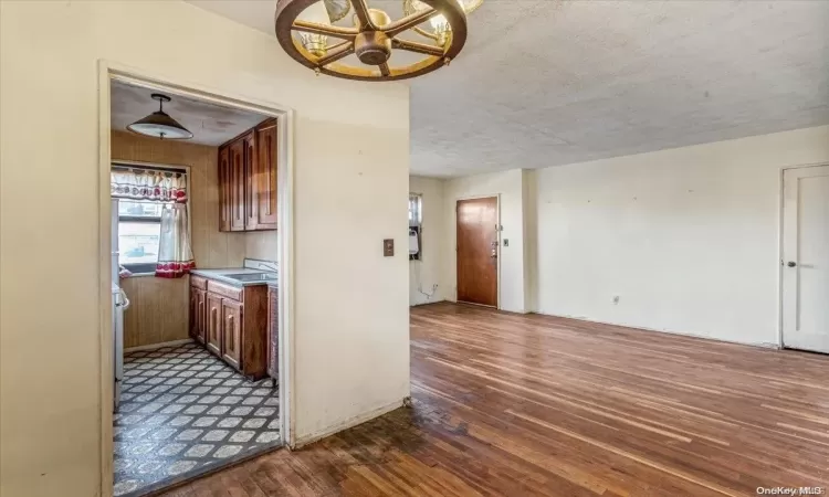 Dining Area & Kitchen