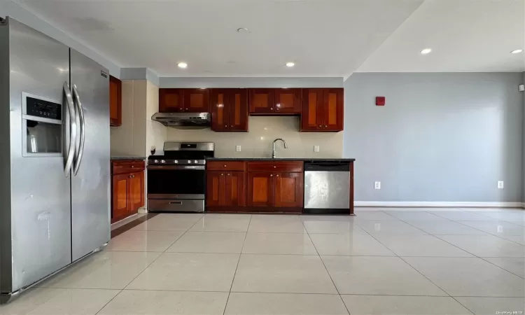 37-20 Prince Street, New York, NY, 3 Bedrooms Bedrooms, 6 Rooms Rooms,2 BathroomsBathrooms,Residential,For Sale,Prince,L3593909