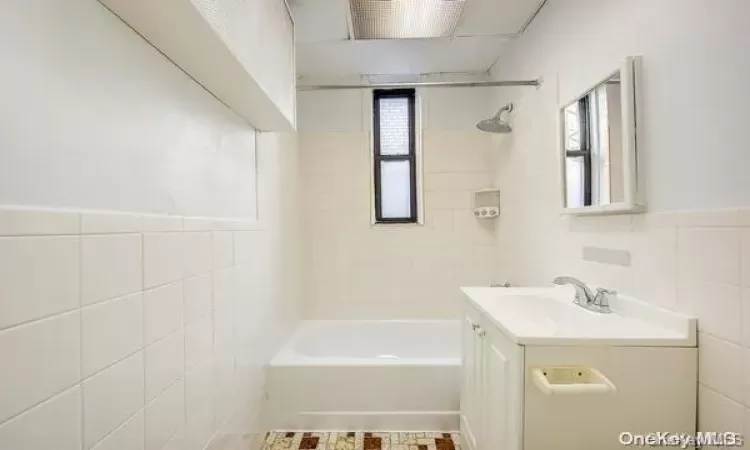 115-25 84 Avenue, New York, NY, 2 Rooms Rooms,1 BathroomBathrooms,Residential,For Sale,84,L3593591