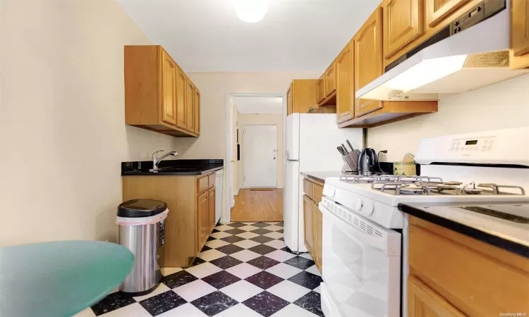 209-80 18th Avenue, New York, NY, 1 Bedroom Bedrooms, 4 Rooms Rooms,1 BathroomBathrooms,Residential,For Sale,18th,L3593805