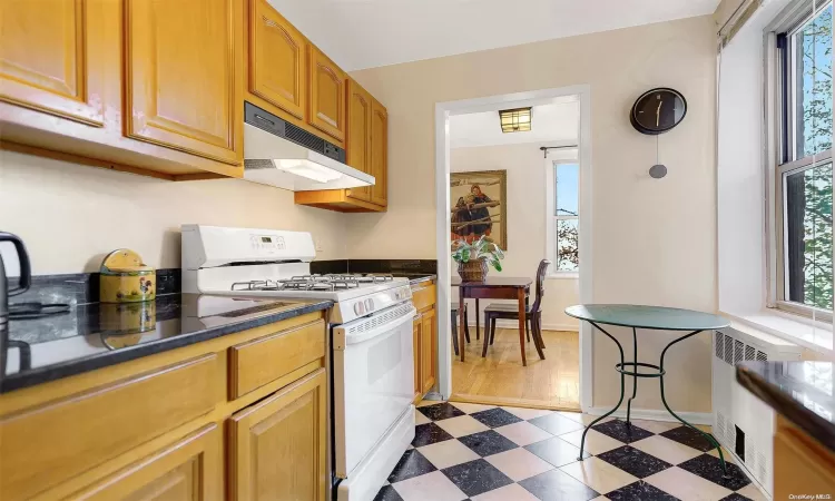 209-80 18th Avenue, New York, NY, 1 Bedroom Bedrooms, 4 Rooms Rooms,1 BathroomBathrooms,Residential,For Sale,18th,L3593805