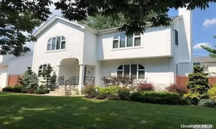 135 Roosevelt Place, Oyster Bay, NY, 4 Bedrooms Bedrooms, 8 Rooms Rooms,4 BathroomsBathrooms,Residential,For Sale,Roosevelt,L3593791