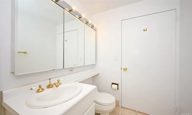 112-01 Queens Boulevard, New York, NY, 1 Bedroom Bedrooms, 5 Rooms Rooms,1 BathroomBathrooms,Residential,For Sale,Queens,L3593734