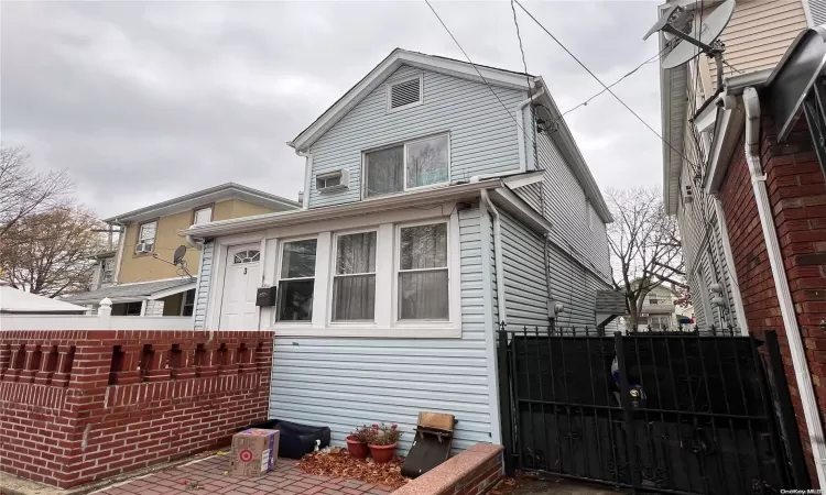 3 Doxsey Place, New York, NY, 3 Bedrooms Bedrooms, 6 Rooms Rooms,1 BathroomBathrooms,Residential,For Sale,Doxsey,L3592965