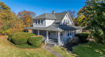 22 Broadway, Greenlawn, NY, 4 Bedrooms Bedrooms, 7 Rooms Rooms,1 BathroomBathrooms,Residential,For Sale,Broadway,L3591206