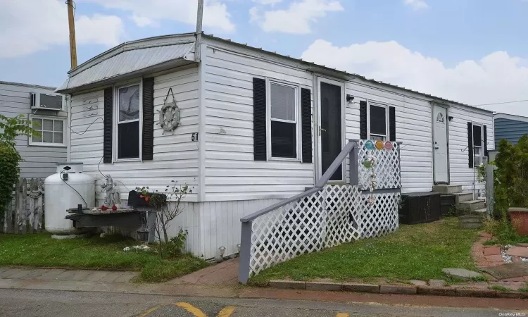 150-51 Main Street, Islip, NY, 1 Bedroom Bedrooms, 3 Rooms Rooms,1 BathroomBathrooms,Residential,For Sale,Main,L3593698