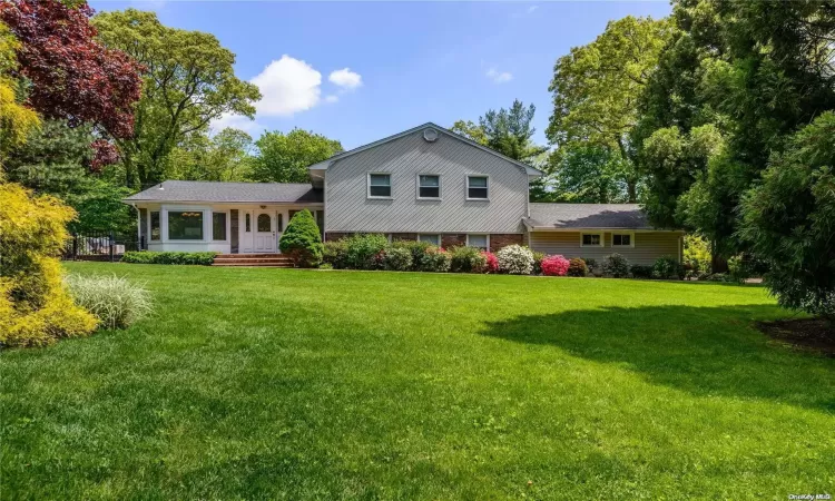 Exterior of 21 Kodiak Drive, Woodbury