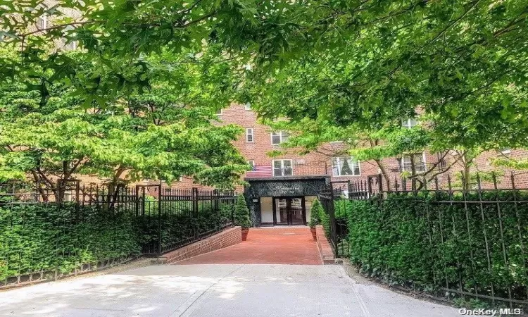 Street to Bldg. Front Door