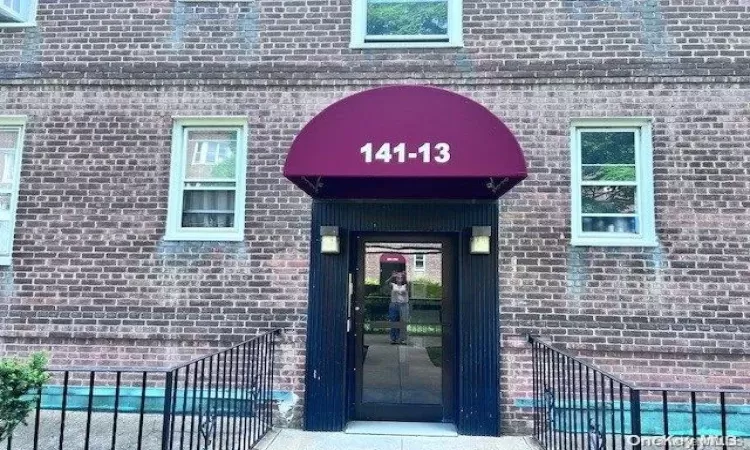 141-13 Union Turnpike, New York, NY, 1 Bedroom Bedrooms, 3 Rooms Rooms,1 BathroomBathrooms,Residential,For Sale,Union Turnpike,L3556338