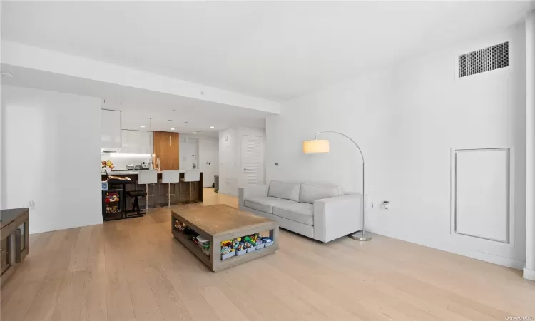 131-01 40th Road, New York, NY, 2 Bedrooms Bedrooms, 6 Rooms Rooms,2 BathroomsBathrooms,Residential,For Sale,40th,L3561360