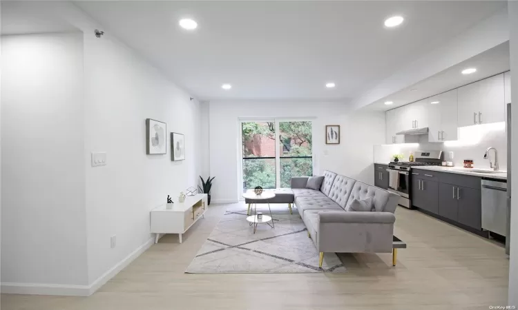 134-50 Blossom Ave, New York, NY, 1 Bedroom Bedrooms, 4 Rooms Rooms,1 BathroomBathrooms,Residential,For Sale,Blossom Ave,L3561397