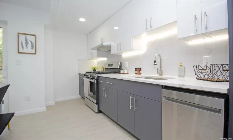 134-50 Blossom Ave, New York, NY, 1 Bedroom Bedrooms, 4 Rooms Rooms,1 BathroomBathrooms,Residential,For Sale,Blossom Ave,L3561397