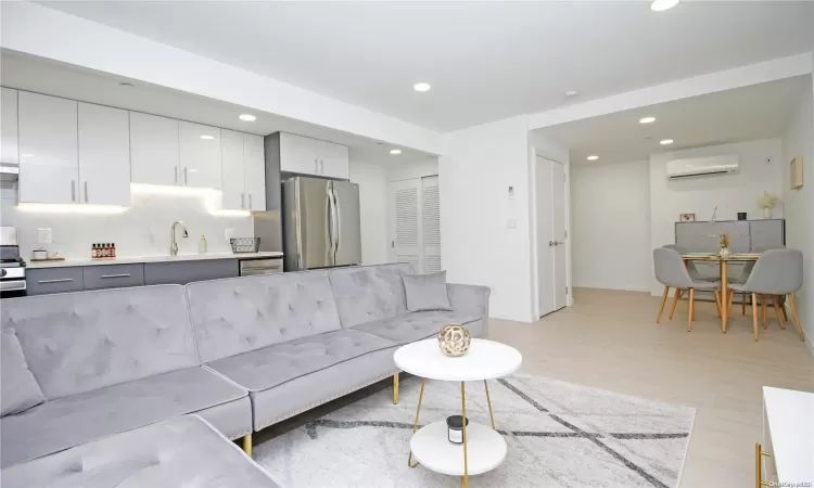 134-50 Blossom Ave, New York, NY, 1 Bedroom Bedrooms, 4 Rooms Rooms,1 BathroomBathrooms,Residential,For Sale,Blossom Ave,L3561397