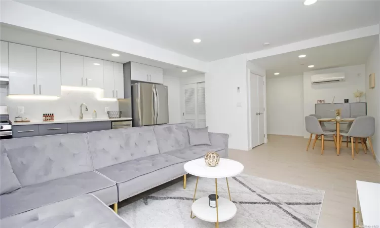 134-50 Blossom Ave, New York, NY, 1 Bedroom Bedrooms, 4 Rooms Rooms,1 BathroomBathrooms,Residential,For Sale,Blossom Ave,L3561409