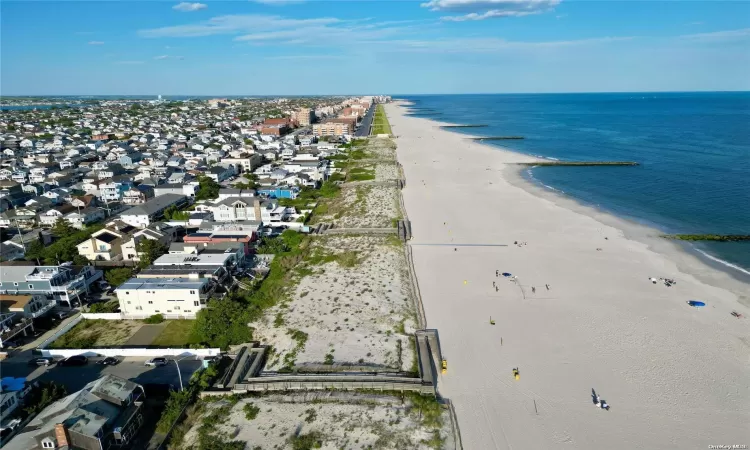 931 Oceanfront Street, Long Beach, NY, 5 Bedrooms Bedrooms, 10 Rooms Rooms,4 BathroomsBathrooms,Residential,For Sale,Oceanfront,L3541646