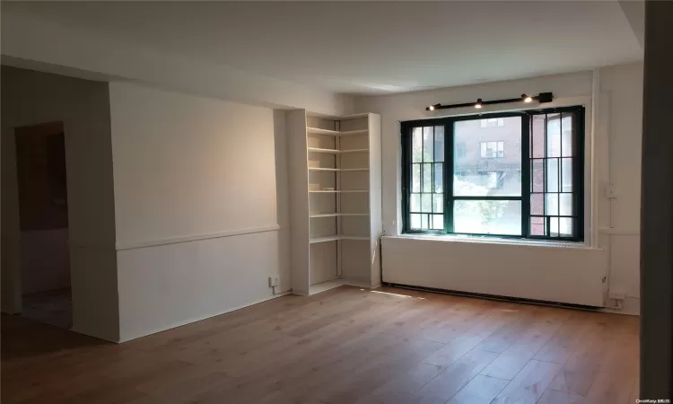 2100 Tremont Avenue, New York, NY, 2 Bedrooms Bedrooms, 4 Rooms Rooms,1 BathroomBathrooms,Residential,For Sale,Tremont,L3571913