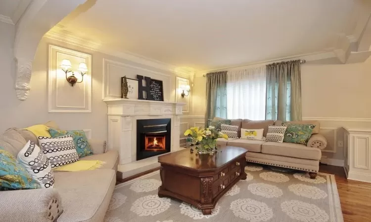 Living room featuring hardwood / wood-style floors and crown molding