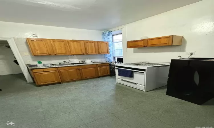 1145 Sutter Avenue, New York, NY, 8 Bedrooms Bedrooms, 20 Rooms Rooms,4 BathroomsBathrooms,Residential Income,For Sale,Sutter,L3577255