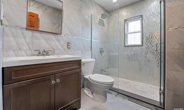 51-09 69th Street, New York, NY, 6 Bedrooms Bedrooms, 7 Rooms Rooms,3 BathroomsBathrooms,Residential Income,For Sale,69th,L3554041