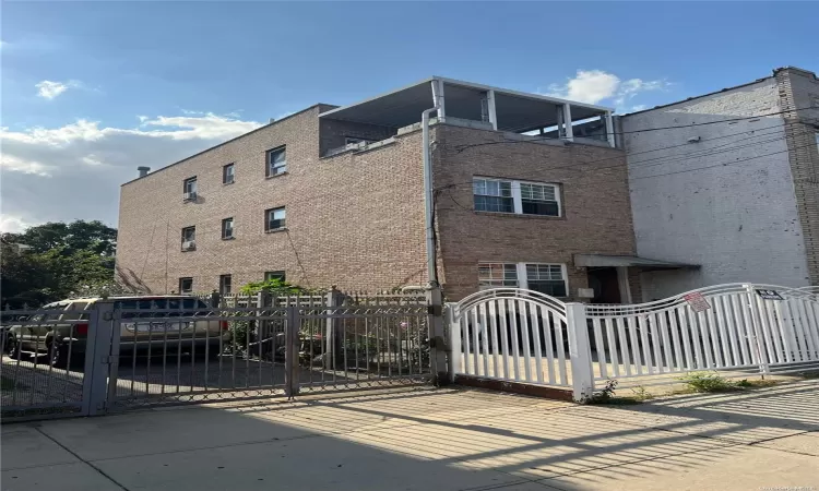 224 Berriman Street, New York, NY, 8 Bedrooms Bedrooms, 14 Rooms Rooms,4 BathroomsBathrooms,Residential Income,For Sale,Berriman,L3577850