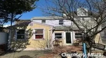 11 Beechwood Avenue, North Hempstead, NY, 2 Bedrooms Bedrooms, 5 Rooms Rooms,1 BathroomBathrooms,Residential,For Sale,Beechwood,L3577969