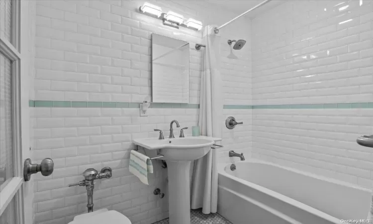 121-16 Ocean Promenade, New York, NY, 2 Bedrooms Bedrooms, 3 Rooms Rooms,2 BathroomsBathrooms,Residential,For Sale,Ocean Promenade,L3578008