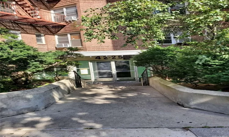 42-25 80th Street, New York, NY, 3 Bedrooms Bedrooms, 6 Rooms Rooms,1 BathroomBathrooms,Residential,For Sale,80th,L3578059