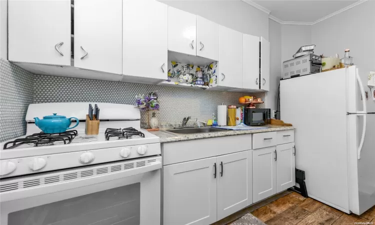 26-21 30th Street, New York, NY, 11 Bedrooms Bedrooms, 25 Rooms Rooms,6 BathroomsBathrooms,Commercial Sale,For Sale,30th,L3578647