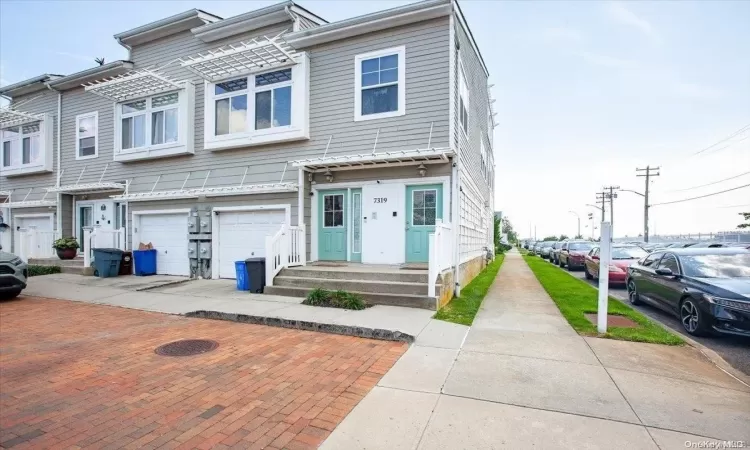 73-19 Arverne Mews Drive, New York, NY, 6 Bedrooms Bedrooms, 14 Rooms Rooms,3 BathroomsBathrooms,Residential Income,For Sale,Arverne Mews,L3579446