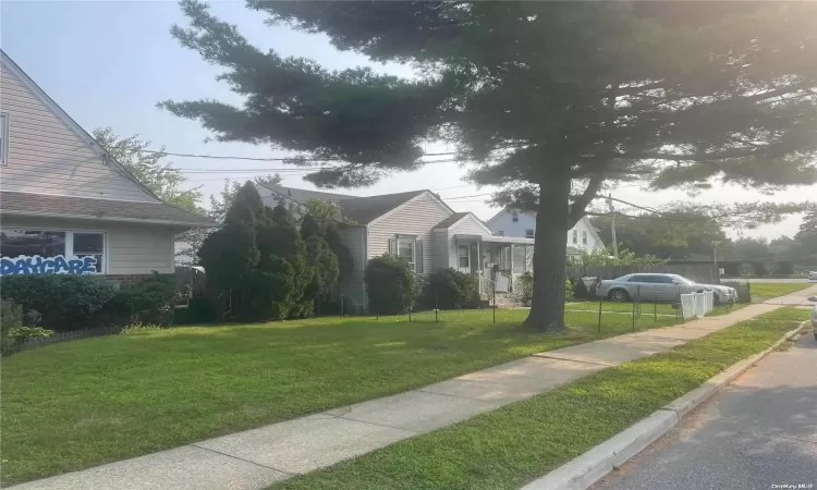 69 Myrtle Avenue, North Hempstead, NY, 4 Bedrooms Bedrooms, 10 Rooms Rooms,4 BathroomsBathrooms,Residential Income,For Sale,Myrtle,L3572991