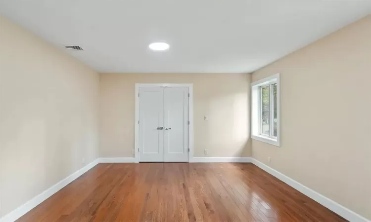 Bedroom with huge closet and en suite bedroom