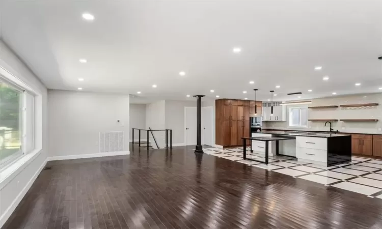 living room with light wood-type flooring and sink