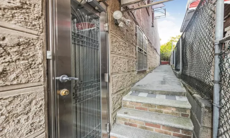 1405 233rd Street, New York, NY, 6 Bedrooms Bedrooms, ,3 BathroomsBathrooms,Residential Income,For Sale,233rd,H6332682