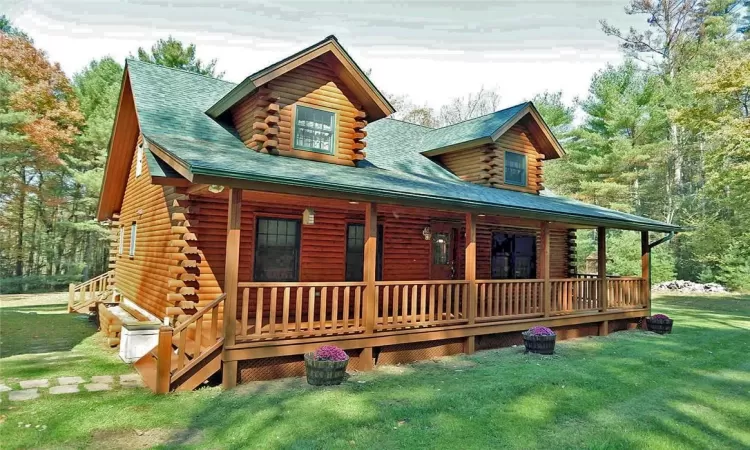 View of front of house featuring a porch and a front lawn