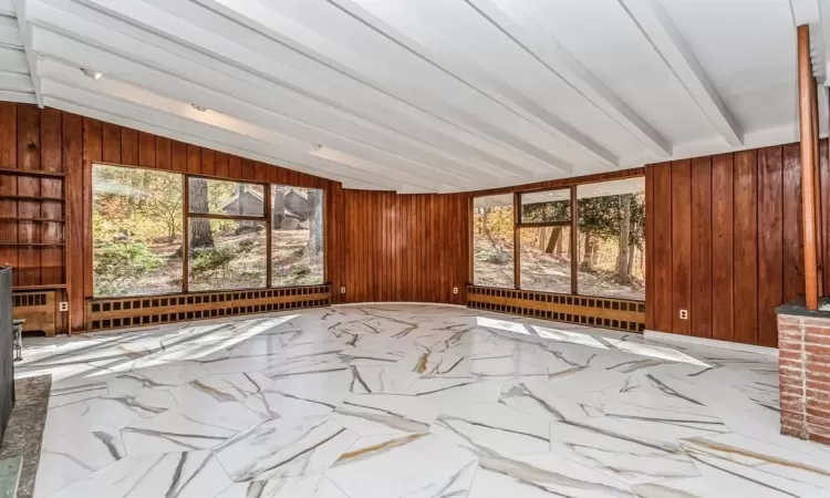 Vaulted ceiling and large porcelain tiles.