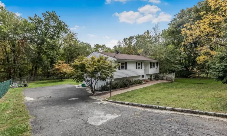 109 Ridge Road, Clarkstown, NY, 3 Bedrooms Bedrooms, 10 Rooms Rooms,2 BathroomsBathrooms,Residential,For Sale,Ridge,H6331502