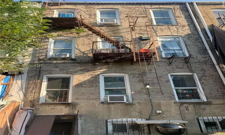 16-77 Linden Street, New York, NY, 8 Bedrooms Bedrooms, 15 Rooms Rooms,4 BathroomsBathrooms,Residential Income,For Sale,Linden,L3592329