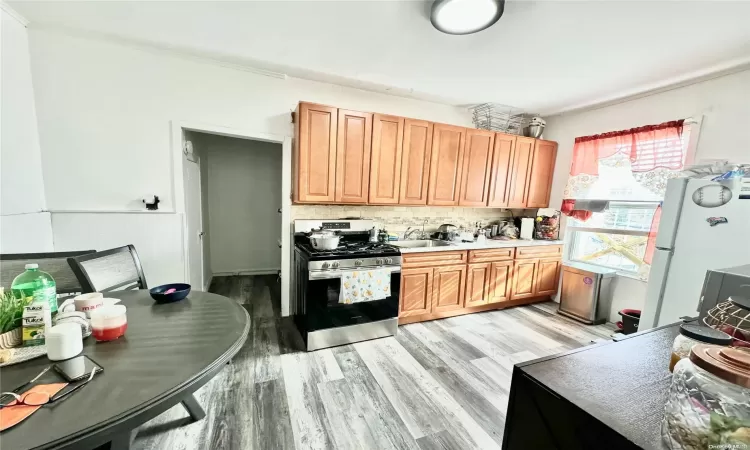 601 Pine Street, New York, NY, 7 Bedrooms Bedrooms, 9 Rooms Rooms,2 BathroomsBathrooms,Residential Income,For Sale,Pine,L3592658