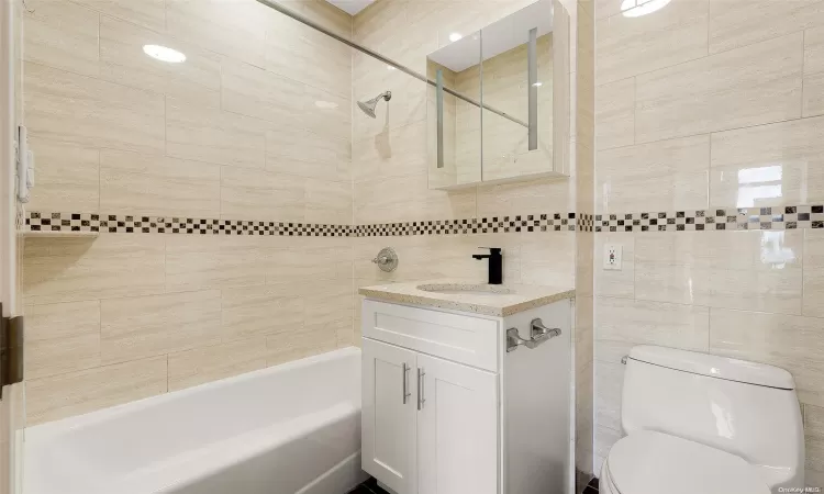 95-08 65th Road, New York, NY, 2 Bedrooms Bedrooms, 6 Rooms Rooms,2 BathroomsBathrooms,Residential,For Sale,65th,L3593424