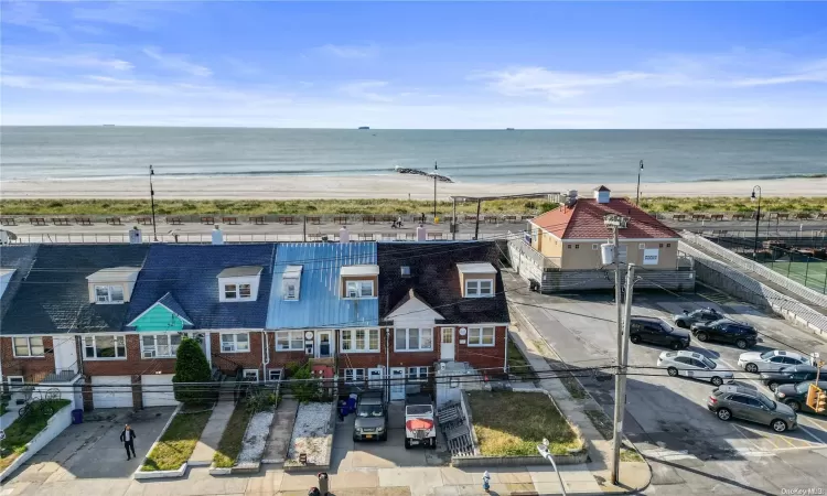 670 Broadway, Long Beach, NY, 6 Bedrooms Bedrooms, 12 Rooms Rooms,4 BathroomsBathrooms,Residential Income,For Sale,Broadway,L3593423