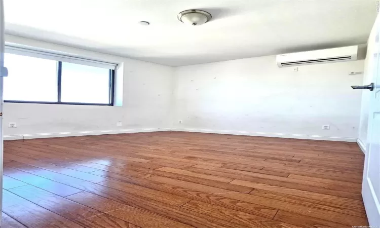 70-26 Queens Boulevard, New York, NY, 2 Bedrooms Bedrooms, 4 Rooms Rooms,2 BathroomsBathrooms,Residential,For Sale,Queens,L3589862