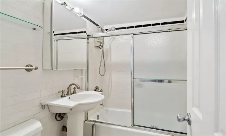 4555 Henry Hudson Parkway, New York, NY, 2 Bedrooms Bedrooms, 5 Rooms Rooms,1 BathroomBathrooms,Residential,For Sale,Henry Hudson,H6296601