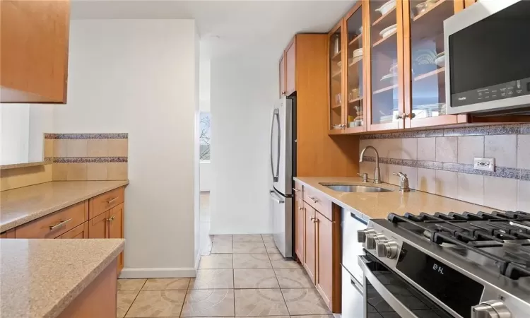 4555 Henry Hudson Parkway, New York, NY, 2 Bedrooms Bedrooms, 5 Rooms Rooms,1 BathroomBathrooms,Residential,For Sale,Henry Hudson,H6296601