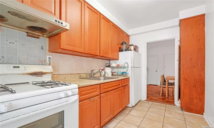 142-14 26th Avenue, New York, NY, 1 Bedroom Bedrooms, 4 Rooms Rooms,1 BathroomBathrooms,Residential,For Sale,26th,L3552905